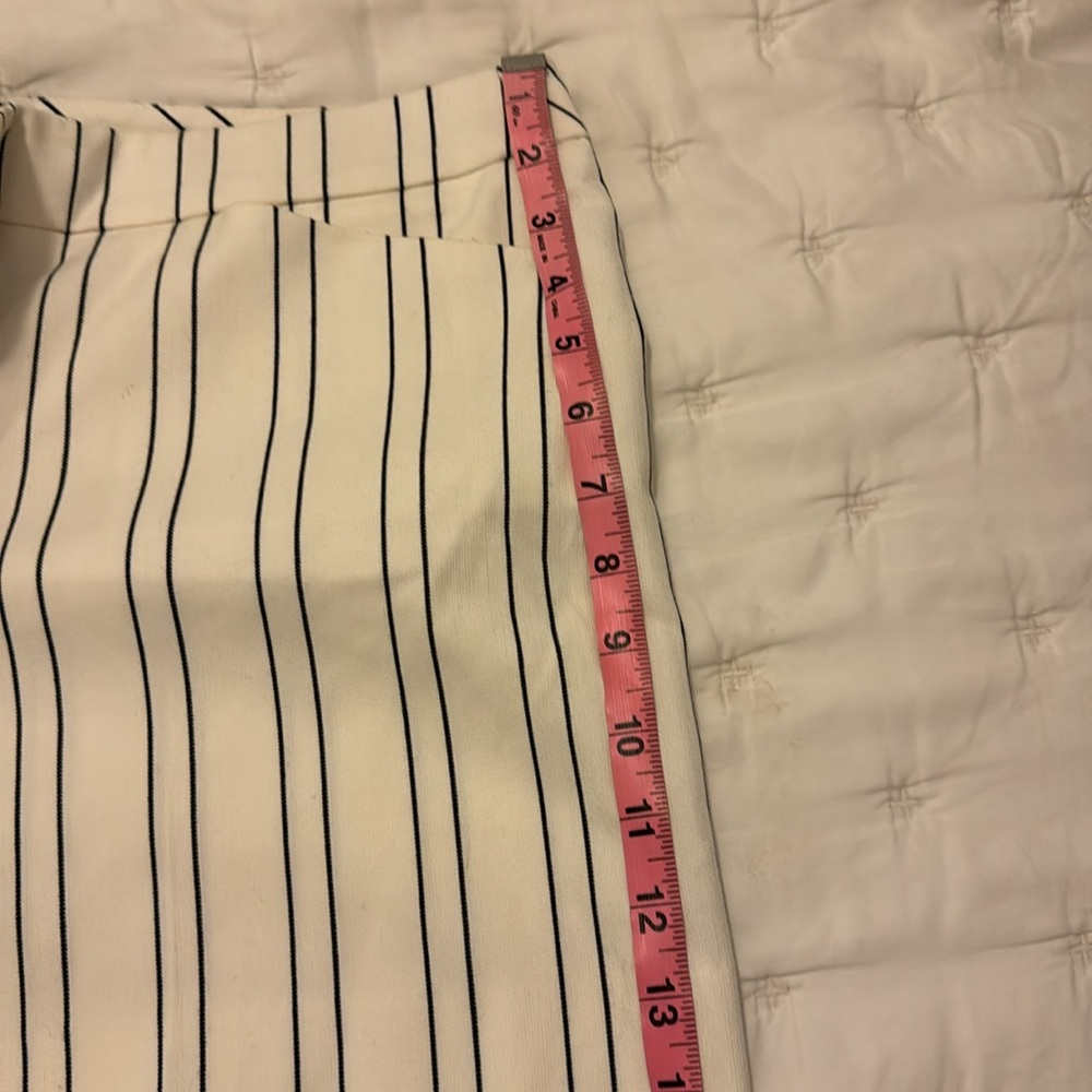 White House Black Market shorts, sz 12. Cream and Black - Picture 7 of 8